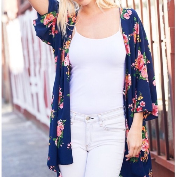 ❗️Last 2! M-L Oversized navy blue floral kimono - Picture 2 of 7